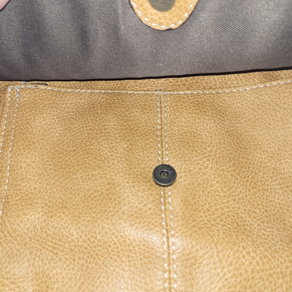 Concept brand Tan Shoulder Bag And Wallet. - Picture 6 of 16